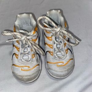 toddler boys nike shoes, size 5.5